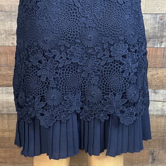 J. Jill Lace Overlay Dress Sleeveless Navy Blue Accordion Pleated Size Small - Picture 8 of 9